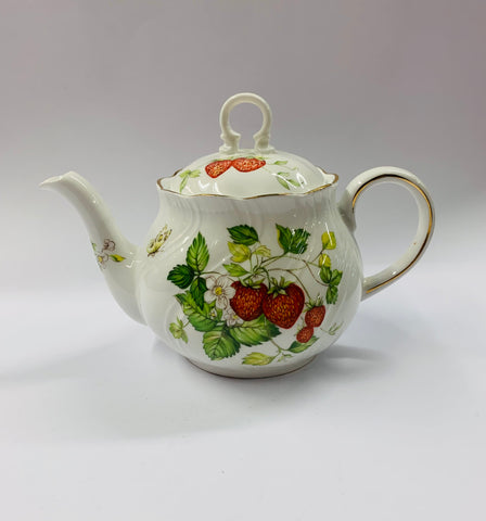 Queens Virginia Strawberry Teapot