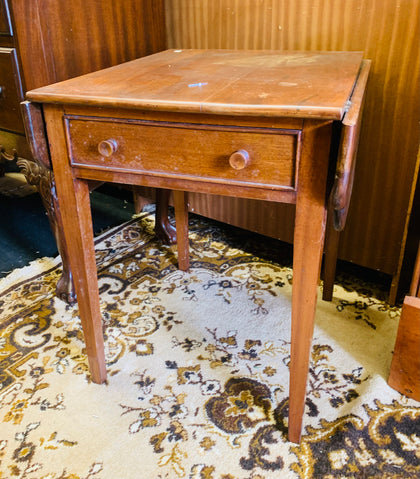 Victorian small mahogany drop side table