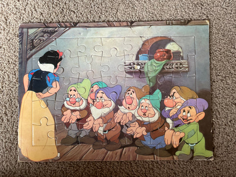 Walt Disney Snow White and the Seven Dwarfs Classic Puzzle